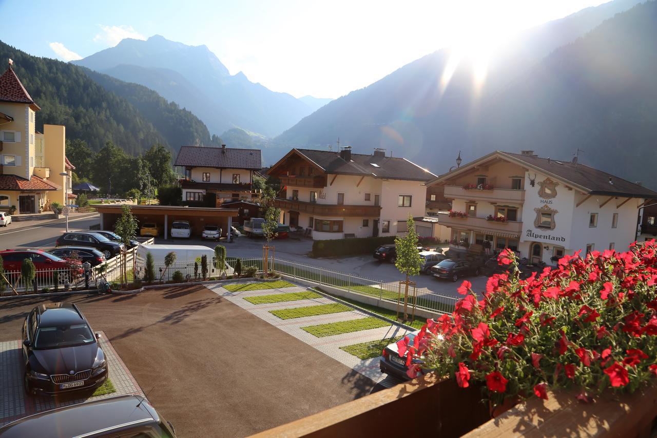 Hotel & Suites Glueck Auf Mayrhofen Exterior photo